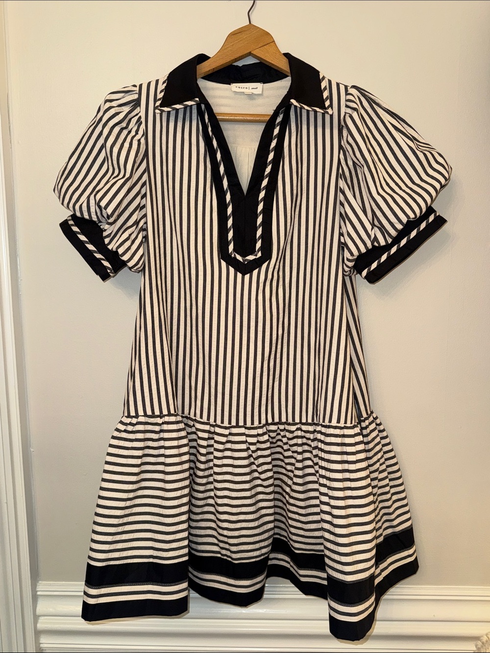 New ENTRO DRESS Striped Black & White Small S Puff Sleeves